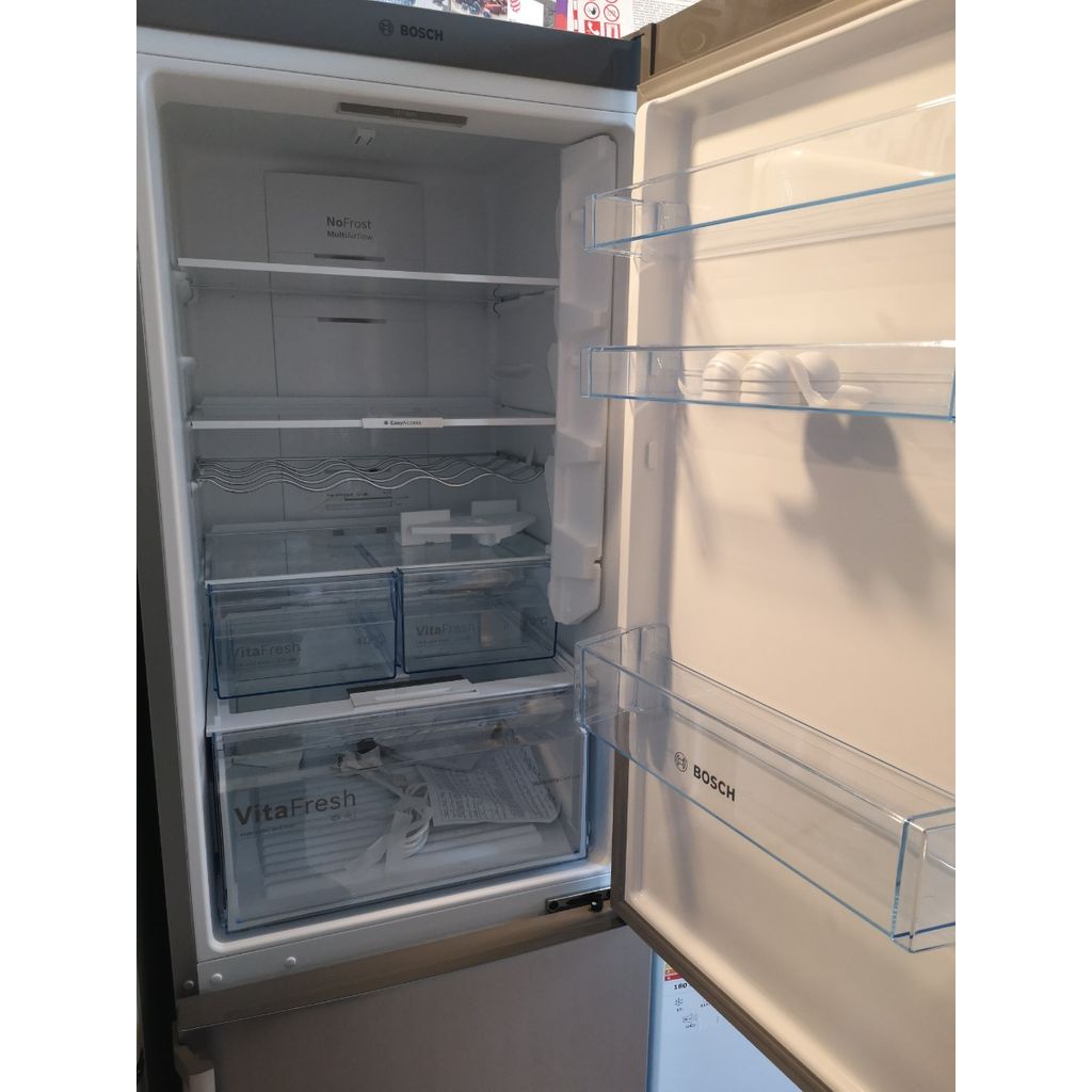 BOSCH prostostoječi  hladilnik  Z ZAMRZOVALNIKOM SPODAJ KGN36XL35 - razstavni eksponat